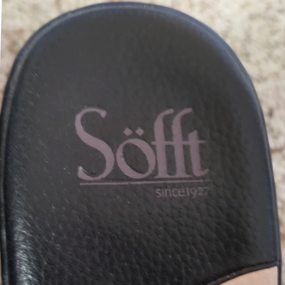 Sofft Sandals Black Womens 9.5 Heeled Thong Comfort Casual Leather Slide Sandal